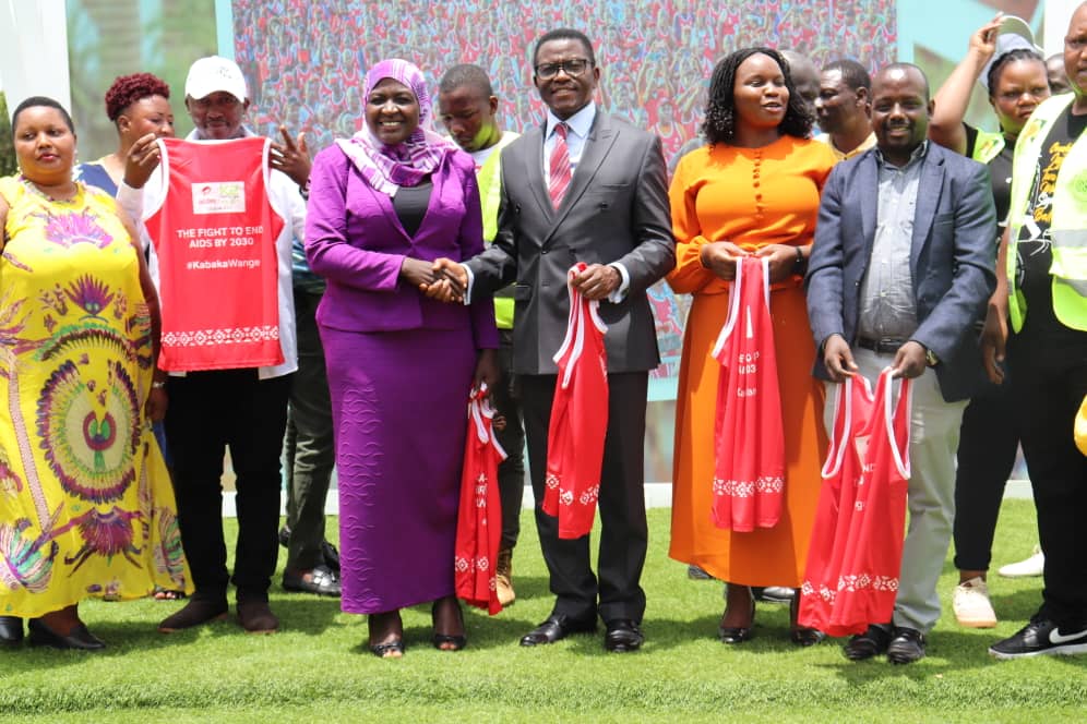 ONC buys 1500 Kabaka birthday run kits worth Ugx 30 million as a contribution towards ending HIV/AIDS by 2030.