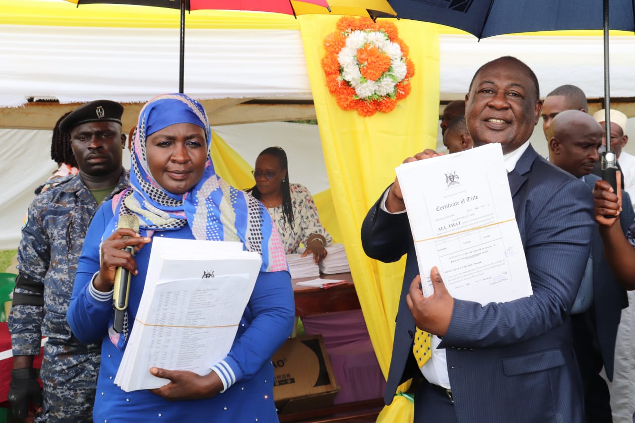 H.E President Yoweri Kaguta Museveni hands over 800 land titles to Kayunga residents; ONC Manager SPA/PA Hajjat Hadijja Namyalo Uzeiye took the lead.